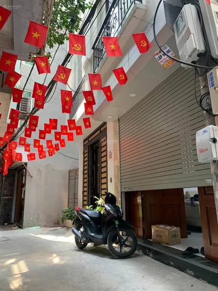 ** nhà mới kim ngưu nở hậu ngõ thông gần oto