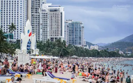 Bán khách sạn biển nha trang, 298m2, 20 tầng, 98 phòng, doanh thu trên 2.5tỷ /tháng. 200 tỷ bao sổ