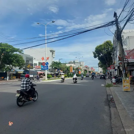 Bán 162m2 góc 2 mặt tiền đường 2/4 và mai xuân thưởng chỉ 32,4 tỷ. đang cho thuê 760 tr/năm