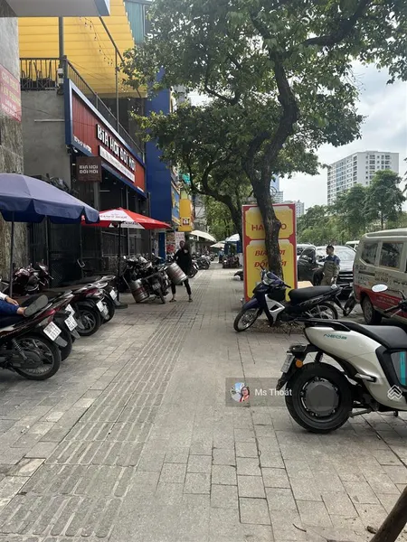 Bán toà vp mặt phố văn cao, ba đình 110m2 x10txmt 6m giá hơn 80 tỷ. vỉa hè, dòng tiền 250tr/th