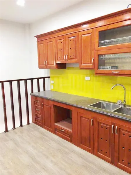 Nhà đẹp giá tốt khu vực chỉ còn 1 căn đường ô tô thông, có gara view nhà rất thoáng.