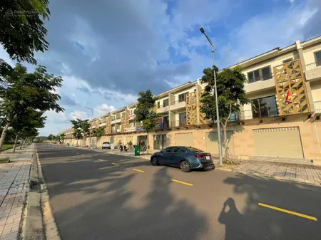 Bán shophouse mặt tiền dân chủ suncasa central vsip2a