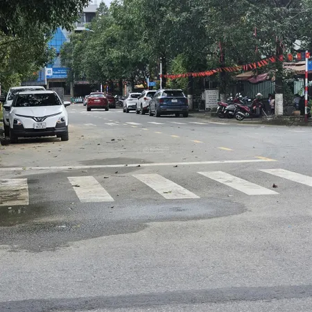 Trung tâm hành chính dĩ an dt 105m2 ngang 6m khu phân lô tránh. 3 bước ra nguyễn an ninh