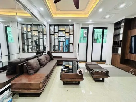 Bán nhà trần thái tông 35m, 5 tầng , trước nhà 3m5, ô tô đỗ cách 30m, sát công viên , lô góc