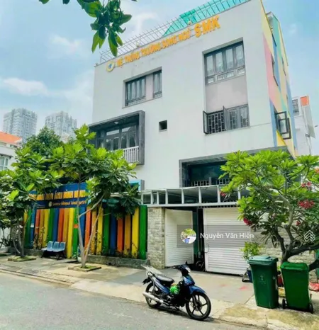 Cần bán biệt thự 400m2 gồm hầm trệt 2,5 lầu khu him lam tân hưng quận 7 đã có sổ hồng giá 82 tỷ