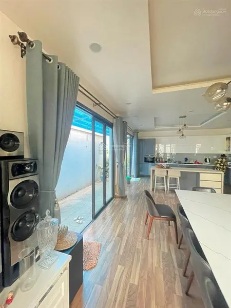 Bán biệt thự khu tân quy đông q7, dt 12x20m gồm trệt, 2 lầu, áp mái vị trí đẹp góc sông giá 37 tỷ