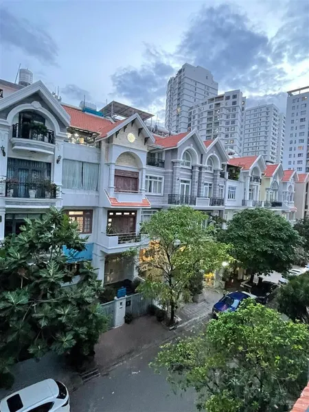 Bán nhà him lam 5x20m hầm trệt 2 lầu sân thượng, gồm 4pn, 5wc, nội thất cao cấp, nhà đẹp giá 25 tỷ