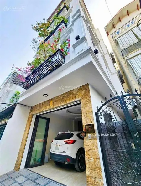 Bán gấp nhà nguyễn đình hoàn 35m2 * 6 tầng thang máy * ô tô tránh đỗ cửa lô góc 9,5 tỷ