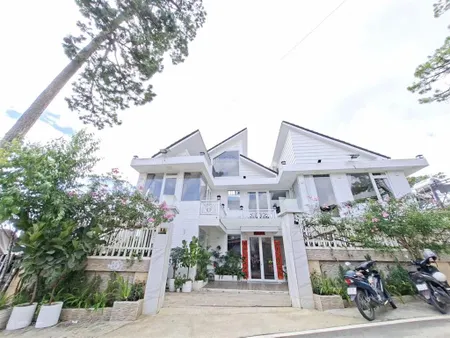 Villa hai mặt tiền cung đường yên thế view đẹp bậc nhất đà lạt cách hồ chỉ 500m