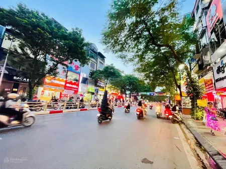 Bán nhà mặt phố thái hà quận đống đa kd sầm uất hiếm có 1 0 2. 26/30m2 5t mt4.1m giá 24 tỷ