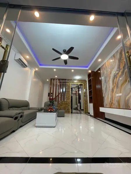Bán nhà phố phạm ngọc thạch, thang máy nk, ngõ thông, ô tô đỗ gần, gần vincom, dt 42m2 * 5t