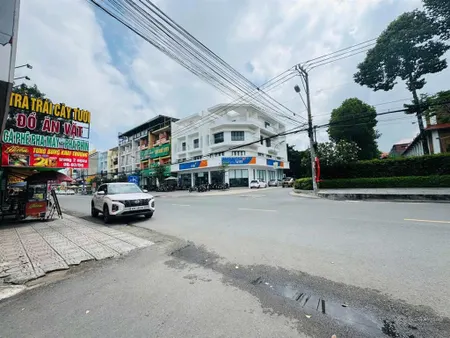 Mình bán nhà lầu mtkd ngay đại học đồng nai doanh thu 120tr/ tháng