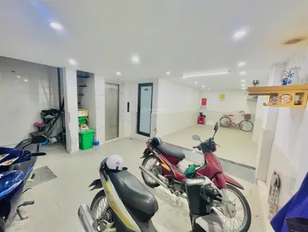Tòa nhà căn hộ dịch vụ 7 tầng thanh xuân thang máy 18pnkk full nội thất gần đường ô tô, 13.5 tỷ