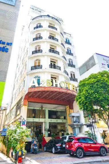 Ngay nhà ga t3 chính chủ cần bán nhà hxt 8x20m 7 tầng hdt 95tr/tháng giá bán 28 tỷ còn tl