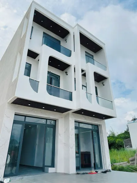 Nhà 1 Trệt 2 Lầu - Thiết Kế Hiện Đại - Tặng Nội Thất - Khu Phố An Ninh