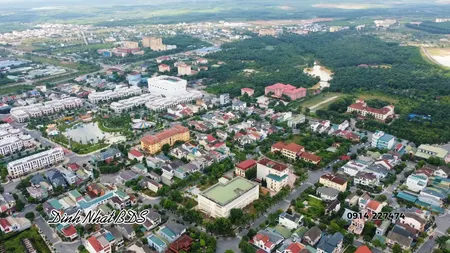 Bán lô đất mt đường Thân Nhân Trung, khu Vincom Đông Hà - 198m2 D15.5m,