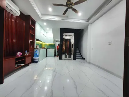 Cho thuê nhà nguyên căn Vĩnh Phúc, Ba Đình, nhà mới đẹp, thang máy, gần ô tô, gia đình, nhóm…