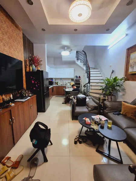 Bán Nhà!Đống Đa,Gần Phố,full Nội Thất,DT: 31m2 x 6Tầng,MT: 4.2m,Giá: 7.3 tỷ Đống Đa