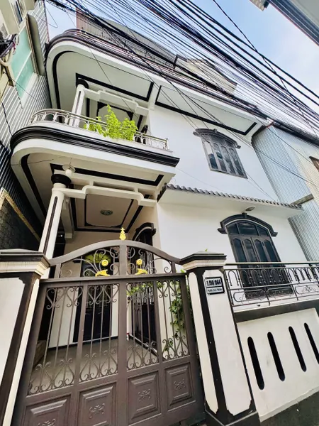 NHÀ 3 TẦNG ĐỔ 3 MÊ TRUNG TÂM THÀNH PHỐ huế