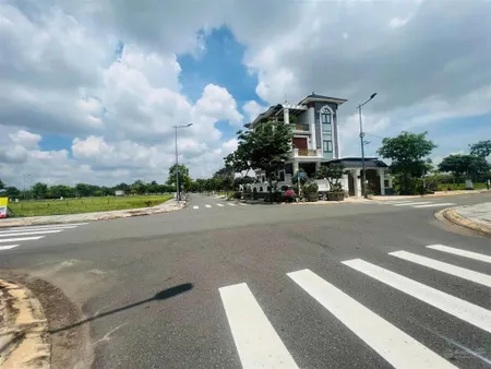 1tỷ2 sang tên sổ ngay lô đất 100m2 mặt tiền phùng hưng 42m long thành, bank hỗ trợ 70%, ngay kdc.