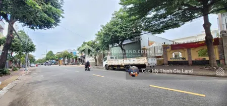Bán đất mt huyền trân công chúa, đường 20m, dt 120m2 ngang gần 5m đẹp, kinh doanh văn phòng tốt