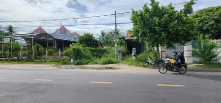 Bán đất mặt tiền đường nguyễn huệ vạn thắng, khánh hoà