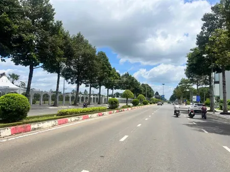 Chính chủ cần bán 972m2 đất mặt tiền đường hùng vương tp bà rịa ( nay là tp hcm). chỉ 18,5tr/m2