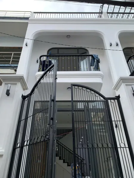 Nhà đẹp mới chợ Tân Hương, 3 tầng, 3PN, gần 60m2, hẻm thông thoáng