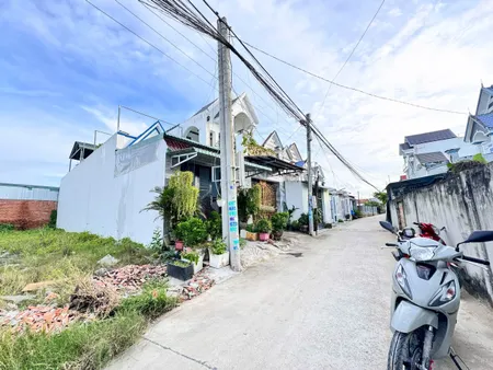 Bán nhà 98.9m² ngang 4m giá 2.35 tỷ Xã Đức Hòa