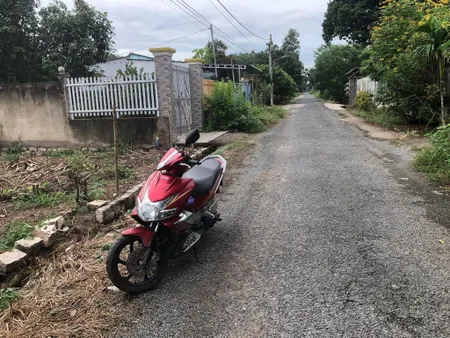 Đất nền khu dân cư bàn cờ Tân Hiệp Long Thành Đồng Nai.6 x 50 Thổ cư 100m. Nở hậu 6,5 m..Cách Trường đại học y dược Tphcm cơ sở 2 500 m. Cách Sân bay Long Thành 7km. Cách Cao tốc Biên Hoà Vũng Tàu, Bến Lức Long Thành 1.5 km. Cách chợ, trường học , trạm y 