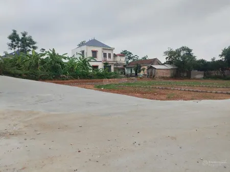 Đất ven khu cụm cn. đường thông thoáng. gần trường học, chợ