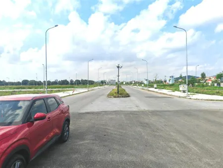 Siêu rẻ! bán lô mặt đường vành đai 2.5 đại đô thị đông sơn giá 2,x tỷ vị trí kinh doanh buôn bán