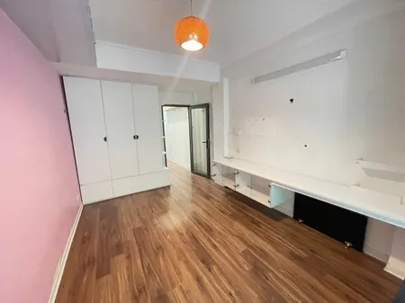 Bán gấp căn hộ tập thể Trung Tự, Đống Đa, nhà đẹp ở luôn, ô tô tránh đỗ chân tòa nhà