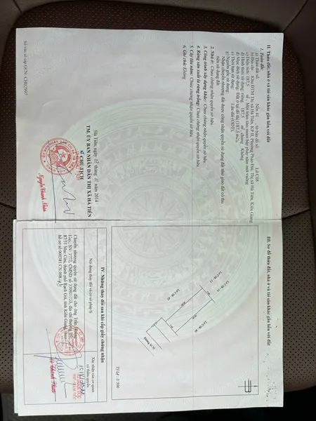 Bán nhà Yến , mặt tiền đường lớn, nằm ngay trung tâm khu đô thị Hà Tiên, từ cổng khu đô thị đi vào khoảng 100m