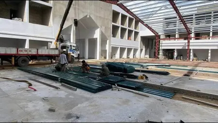 Các tiểu thương đã chuẩn bị sẵn sàng, hứa hẹn mang đến không gian mua sắm sôi động và đa dạng nhất khu vực 
💡 Số lượng suất kinh doanh tại chợ rất hạn chế, trong khi nhu cầu buôn bán ngày càng tăng. Đặc biệt, lượng khách mua để cho thuê không nhiều, vì v