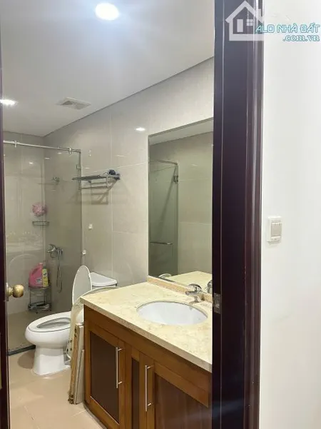 Cho thuê căn hộ chung cư Royal City - Thanh Xuân - Sát Ngã Tư Sở - 103m - 3 phòng ngủ