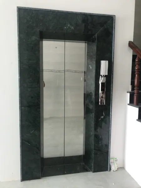 Cho thuê nhà đẹp, căn góc, Thái Hà, thang máy; vỉa hè 98m2* 5T- 31 Tr