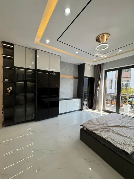 - Khách sạn mặt tiền Hà Bổng, 16 tầng có bể bơi vô cực, thu nhập 290tr/th, ngay bãi tắm phạm văn đồng.