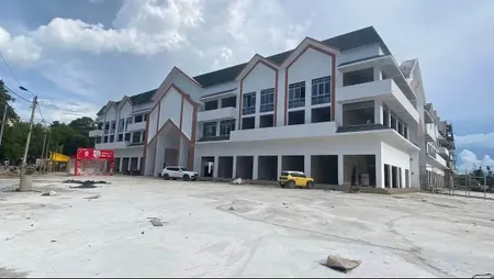 Chợ Thương Mại Du Lịch Mường Thanh – Sắp chính thức đi vào hoạt động trong năm nay
📍 Vị trí đắc địa – Trung tâm kết nối phố đêm & du lịch Tây Bắc, lượng khách du lịch và người dân tập trung đông đúc.
💼 Số lượng kiot mặt tiền đẹp có hạn – cơ hội vàng để 