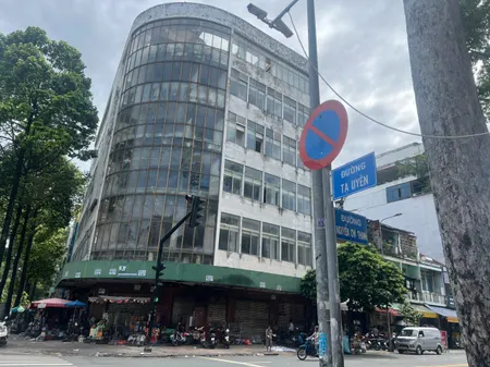 Cho thuê góc 2MT 379 Nguyễn Chí Thanh và Tạ Uyên, Q5