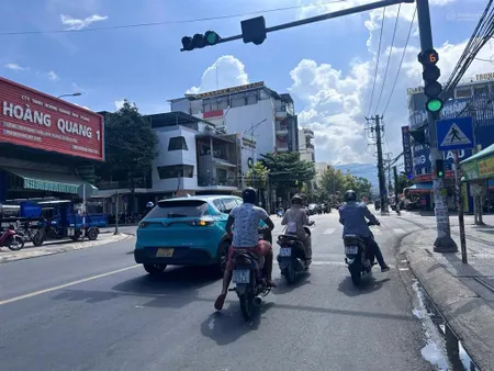 Bán đất mặt tiền phong châu ngay đèn xanh đèn đỏ phước hải nha trang