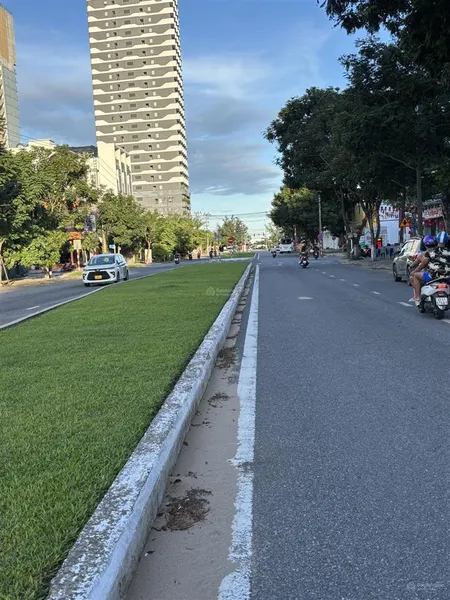 Bán lô đất mặt tiền đường 20m nguyễn huy chương gần biển dt 110m ngang 5m