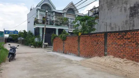 Đất thổ cư , góc 2 mt , dt 5.7m x 15m gần công viên sinh thái , hồ cá koi