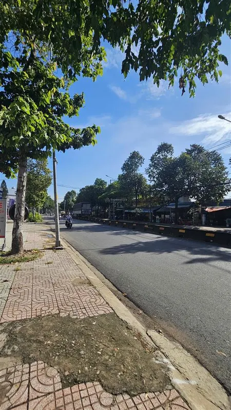 Bán gấp đất mặt tiền lê thị riêng, 13,9 tỷ, 250m2, mặt tiền 5m, đường rộng 20 mét có lề