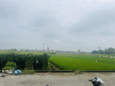 Lô góc mặt tiền rộng. đường trước thông ô tô tránh nhau. nhìn ra cánh đồng tương lai nhiều dự án