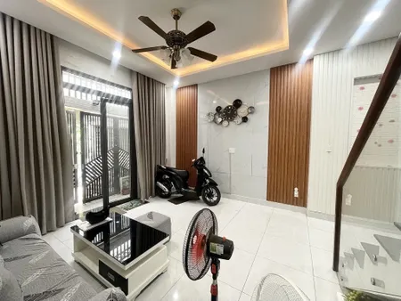 CMT 8 - THÔNG BỜ KÈ HOÀNG SA, 4.4x10, 4 tầng BTCT, sáng bừng Ngã Tư Bảy Hiền.