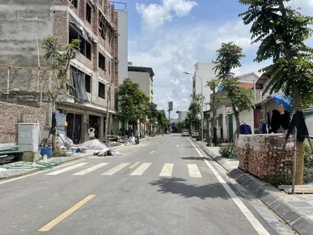 Đất cự khối, long biên mặt tiền rộng, vỉa hè ô tô tránh, đường 2 chiều,đông dân cư,gần hồ điều hoà