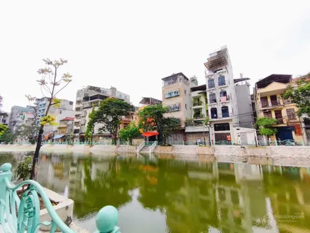 Quan nhân đường láng mặt hồ dt 185m2 mt 8.2m lô góc, ngõ thông, oto, gần phố.