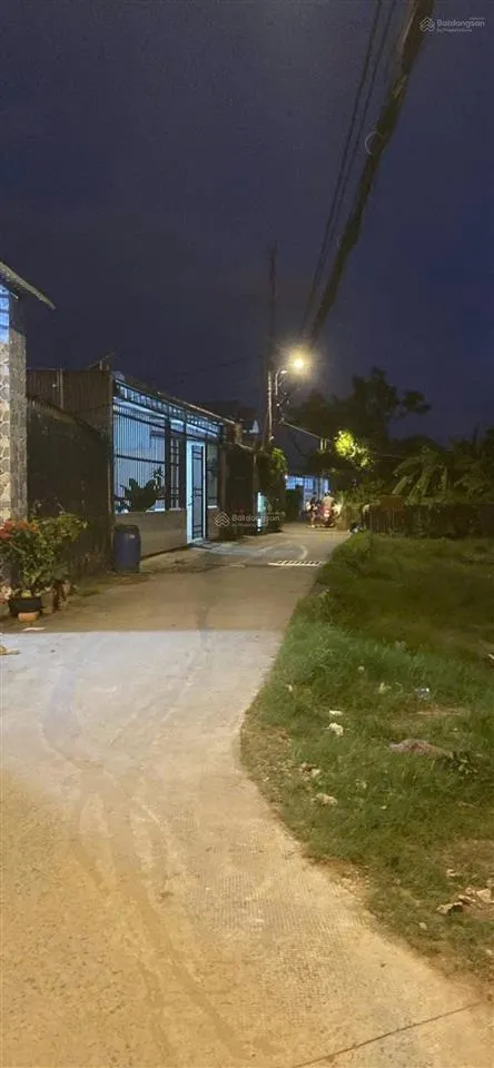 Bán gấp lô góc 2 mặt tiền hẻm xe tải 90m2 thị trấn tân túc gần ủy ban quận, 4,9 tỷ thương lượng