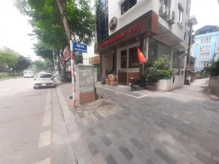 Bán đất lô góc đầu ngõ ô tô lạc long quân dt 374m2, hai mặt tiền 9m và 24m, giá 95 tỷ, sổ đỏ đẹp